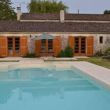 Sleeps 12 - Pool Table Tennis Parking Holiday home Saint-Andre-de-Lidon