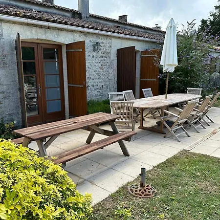 Sleeps 12 - Pool Table Tennis Parking Holiday home Saint-Andre-de-Lidon