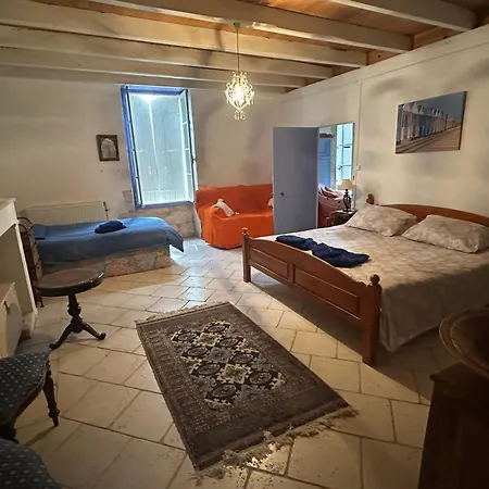 Sleeps 12 - Pool Table Tennis Parking * Saint-Andre-de-Lidon