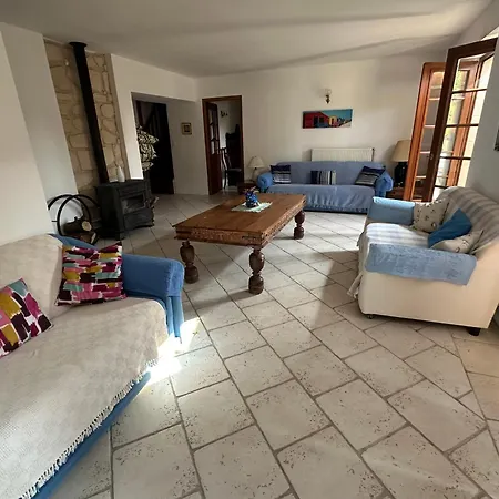 Sleeps 12 - Pool Table Tennis Parking Holiday home *